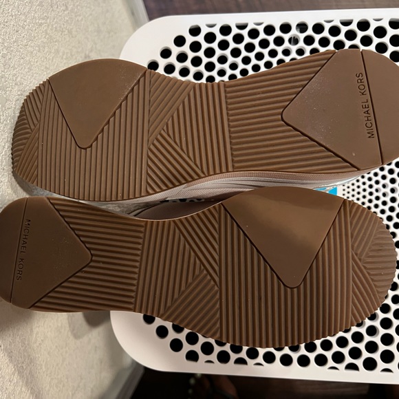 Micheal Kors - Picture 2 of 2